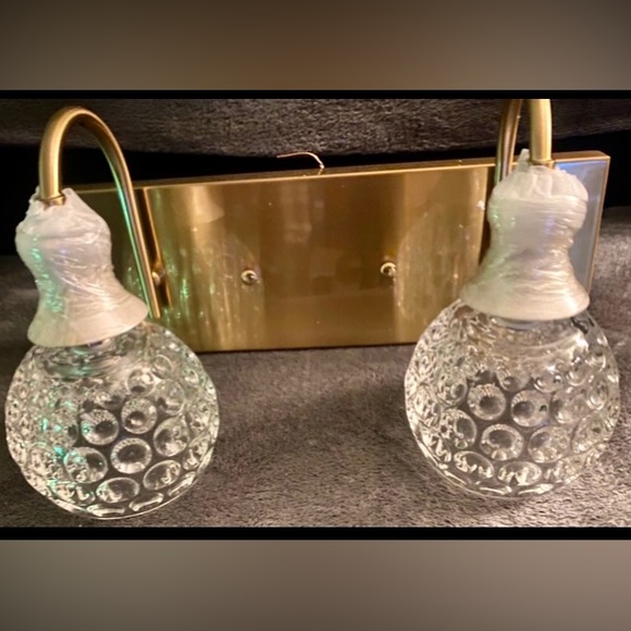 VANITY LIGHT DUAL CRYSTAL LIGHTS GOLD FINISH - Picture 2 of 9